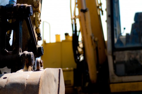 ツルハシとシャベル