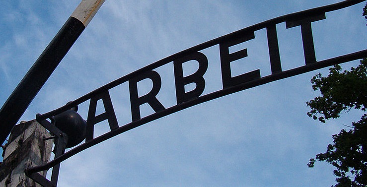 働けば自由になれる