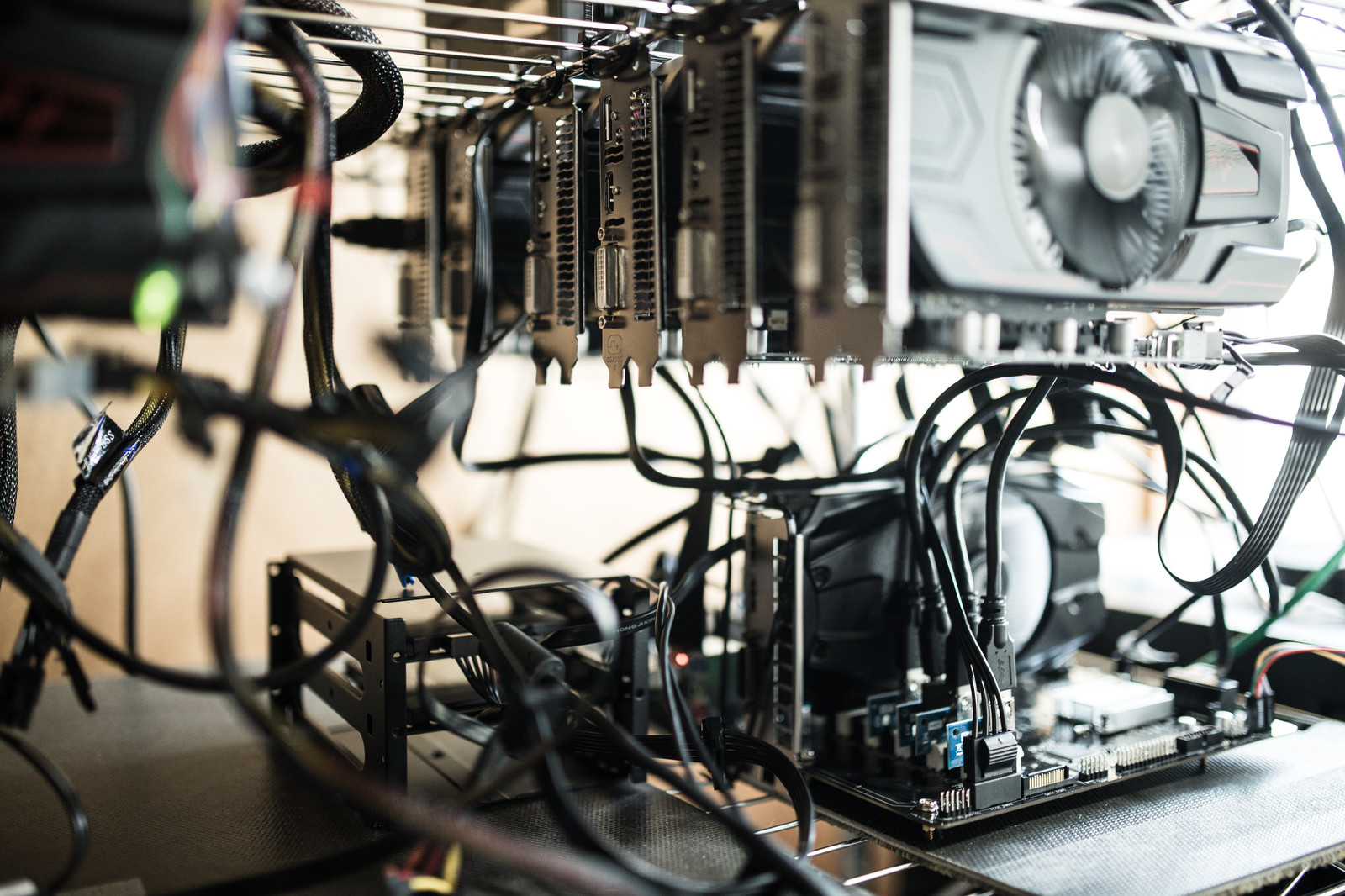 マイニングを効率化させる激安スチールラック！