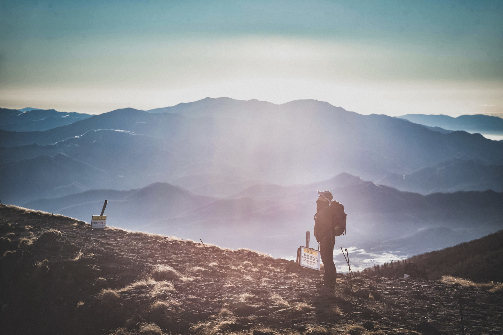 新宿のビックロ8階にある『石井山専』は高い。団塊の世代向けになる登山用品