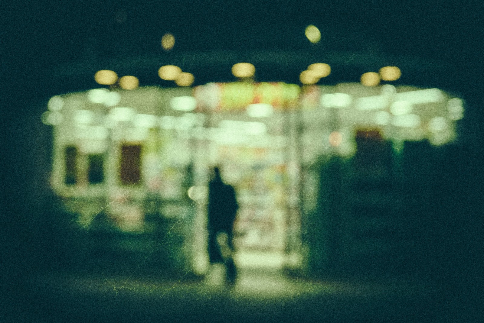 コンビニを利用して良い事は何一つない。選択肢がない中で強制的に選んでいるのはアホ