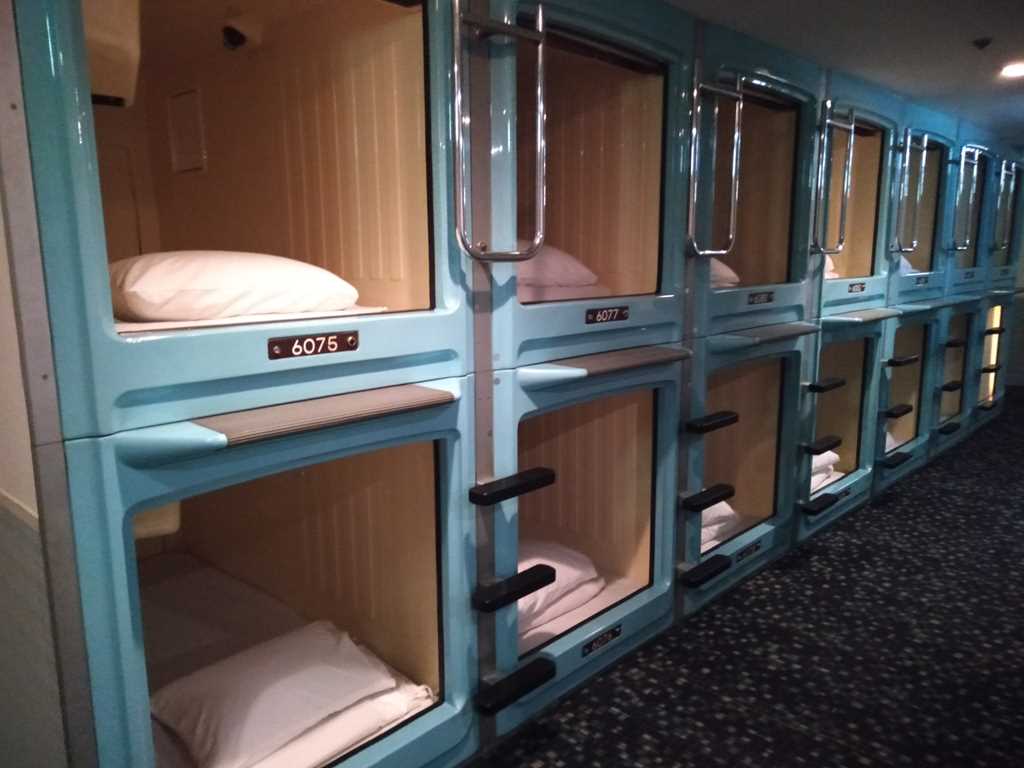 新宿区役所前カプセルホテル