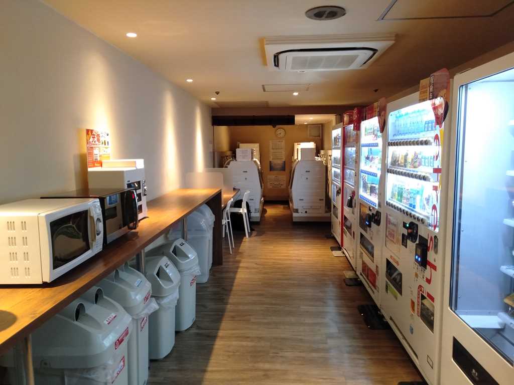 新宿区役所前カプセルホテル