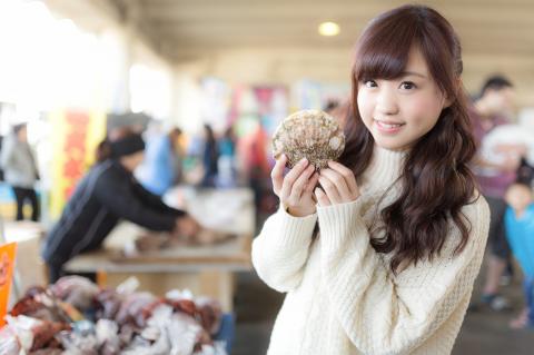 女性レポーター